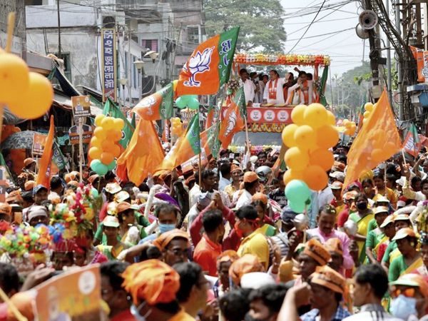 బెంగాల్ పోరు : ఏడు దాటితే ర్యాలీలు, బ‌హిరంగ స‌భ‌లకు బ్రేక్!