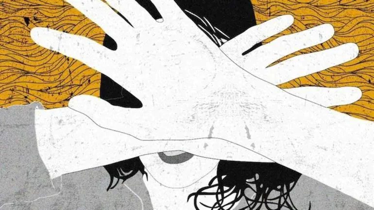 ప్రియుడితో లేచిపోయింద‌ని గుండు గీయించారు