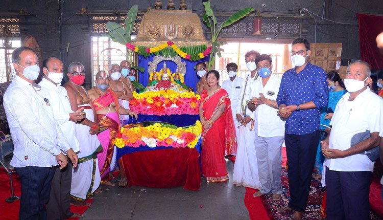 రాష్ట్రం సుభిక్షంగా ఉండాలని లక్ష పుష్పార్చన