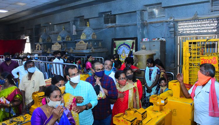 శాస్ర్తోక్తంగా ఆర్జిత పూజలు