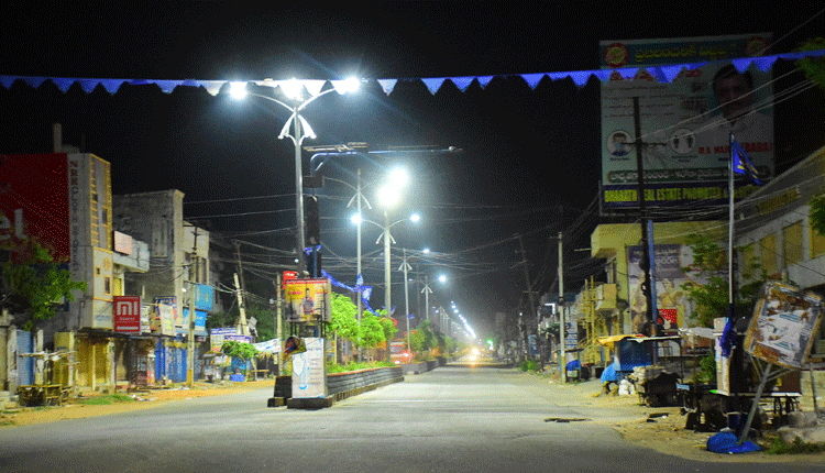 రాత్రి  కర్ఫ్యూ అమలు