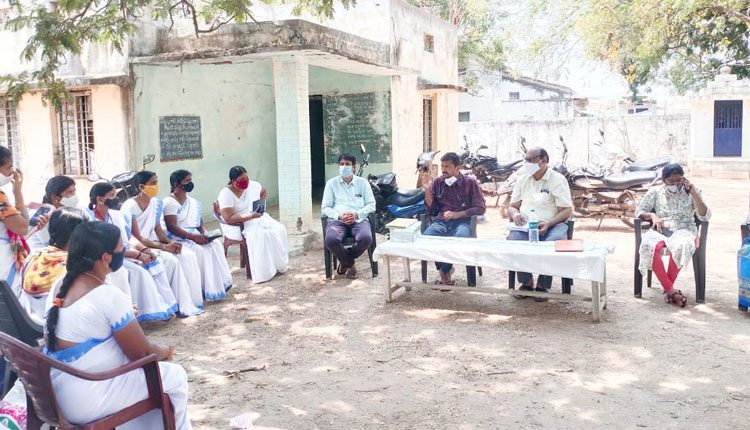 మాస్కులు, భౌతిక దూరమే శ్రీ రామ రక్ష