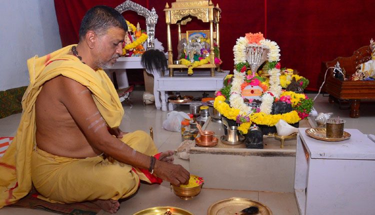 రామలింగేశ్వరుడికి రుద్రాభిషేకం