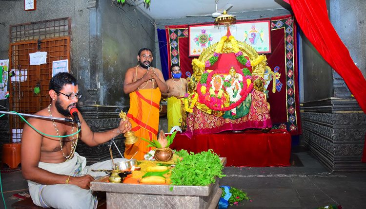 వైభవంగా క్షేత్రపాలకుడికి పూజలు