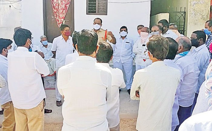 అత్యవసరమైతే తప్ప బయటికి రావొద్ద్దు