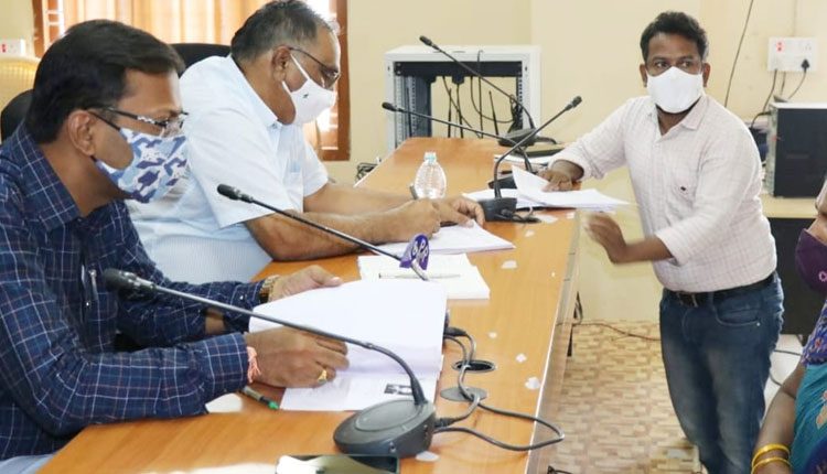 ఫిర్యాదులను వెంటనే పరిష్కరించాలి