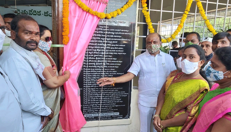 కేసీఆర్‌ పాలనలో మారిన గ్రామాల రూపురేఖలు