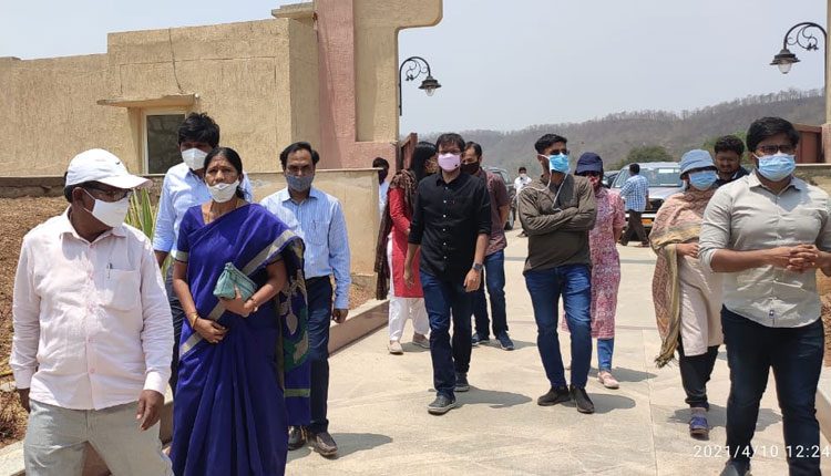 జోడేఘాట్‌ను సందర్శించిన ట్రెయినీ ఐఏఎస్‌లు