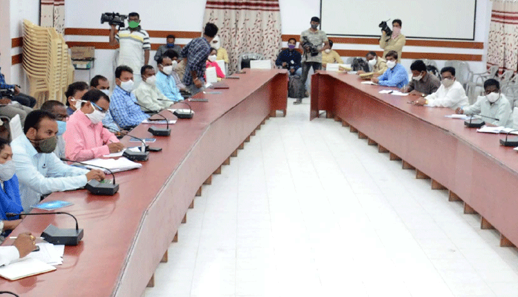 కరోనా కట్టడికి చర్యలు తీసుకోవాలి