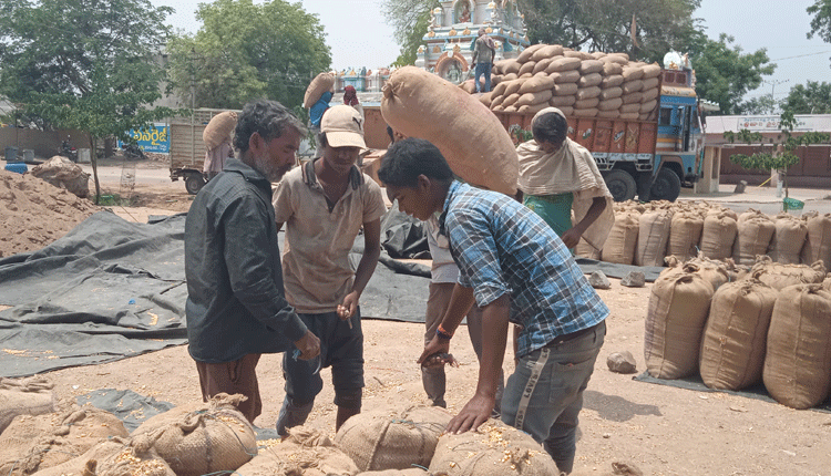 బిహార్‌ కూలీలు వచ్చేశారు..