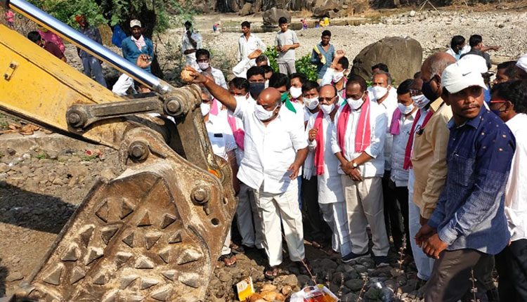 గిరిజనుల అభ్యున్నతికి కృషి