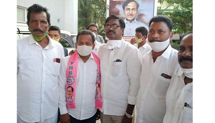 కాంగ్రెస్‌ నుంచి టీఆర్‌ఎస్‌లో భారీగా చేరికలు