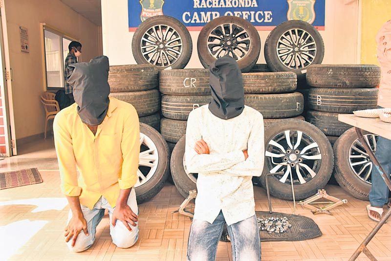 చోరీ టైర్లతో లక్షల సంపాదన