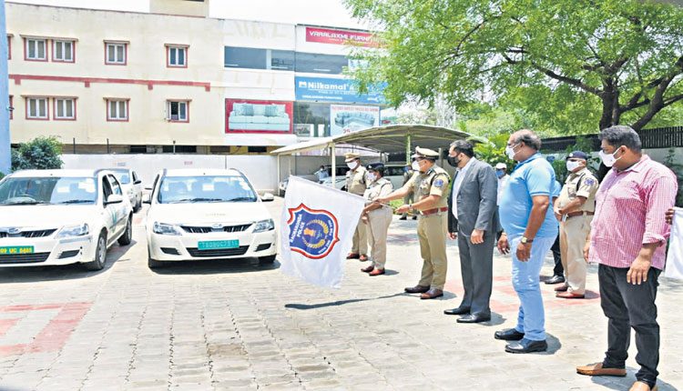 వృద్ధులు, గర్భిణులకు ఉచిత క్యాబ్‌ సర్వీస్‌