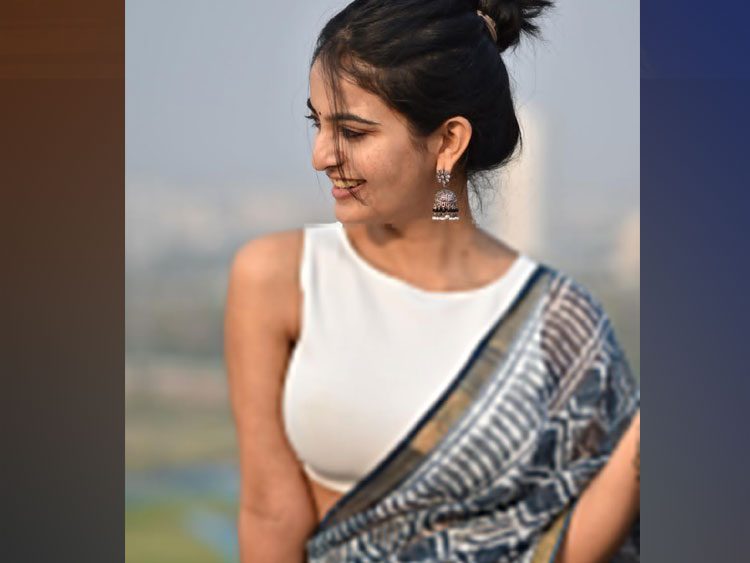 చీర‌క‌ట్టులో వ‌కీల్ సాబ్ భామ‌..ఫొటోలు వైర‌ల్