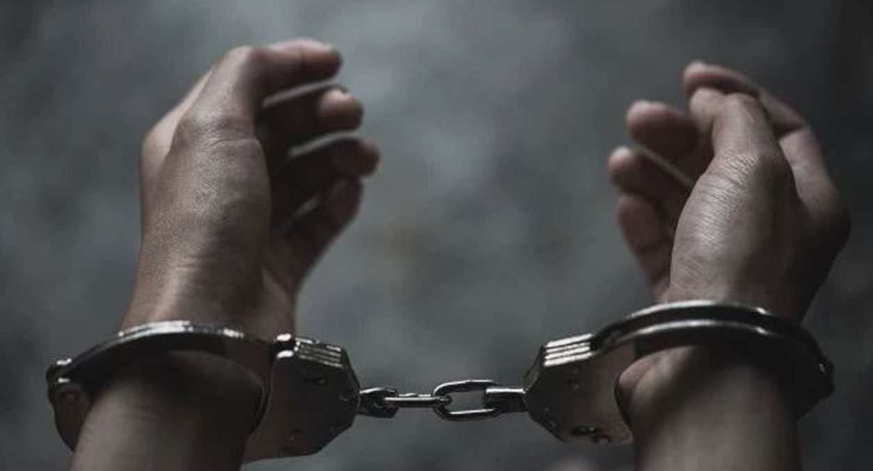 సీఎం పేషీ అంటూ మోసాలు చేస్తున్న వ్యక్తి అరెస్టు