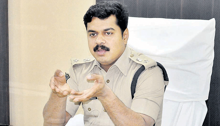 ఆదిలాబాద్‌ ఎస్పీ విష్ణు వారియర్‌ బదిలీ