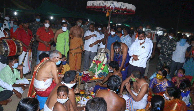 కొమ్మాలలో కనుల పండువగా రథోత్సవం