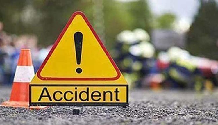 శంషాబాద్‌లో కారు,లారీ ఢీ..ఆరుగురు మృతి, 15 మందికి గాయాలు