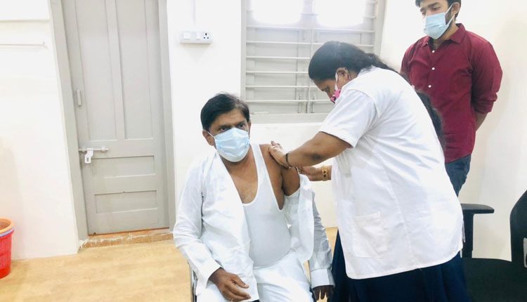 కోవాగ్జిన్ టీకా తీసుకున్న బోయినపల్లి వినోద్ కుమార్