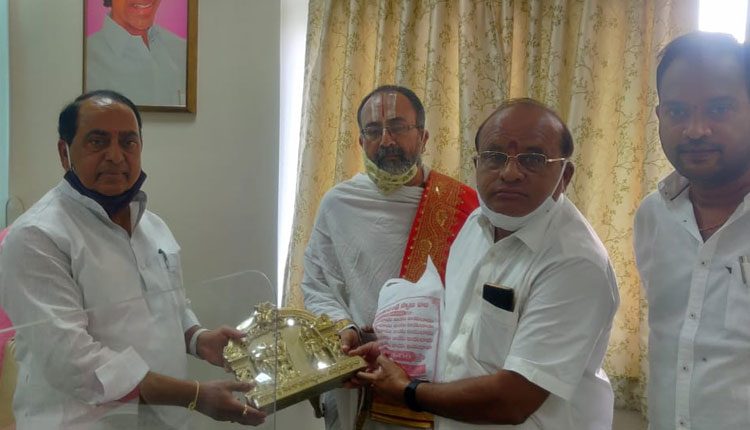 భ‌ద్రాద్రి రాములోరి కళ్యాణానికి రండి..