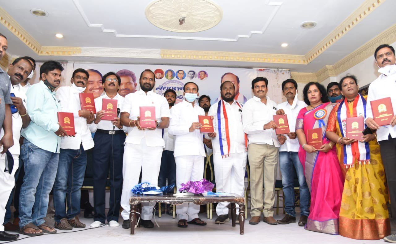 కేంద్రం ప్ర‌జా వ్య‌తిరేక నిర్ణ‌యాలు మానుకోవాలి