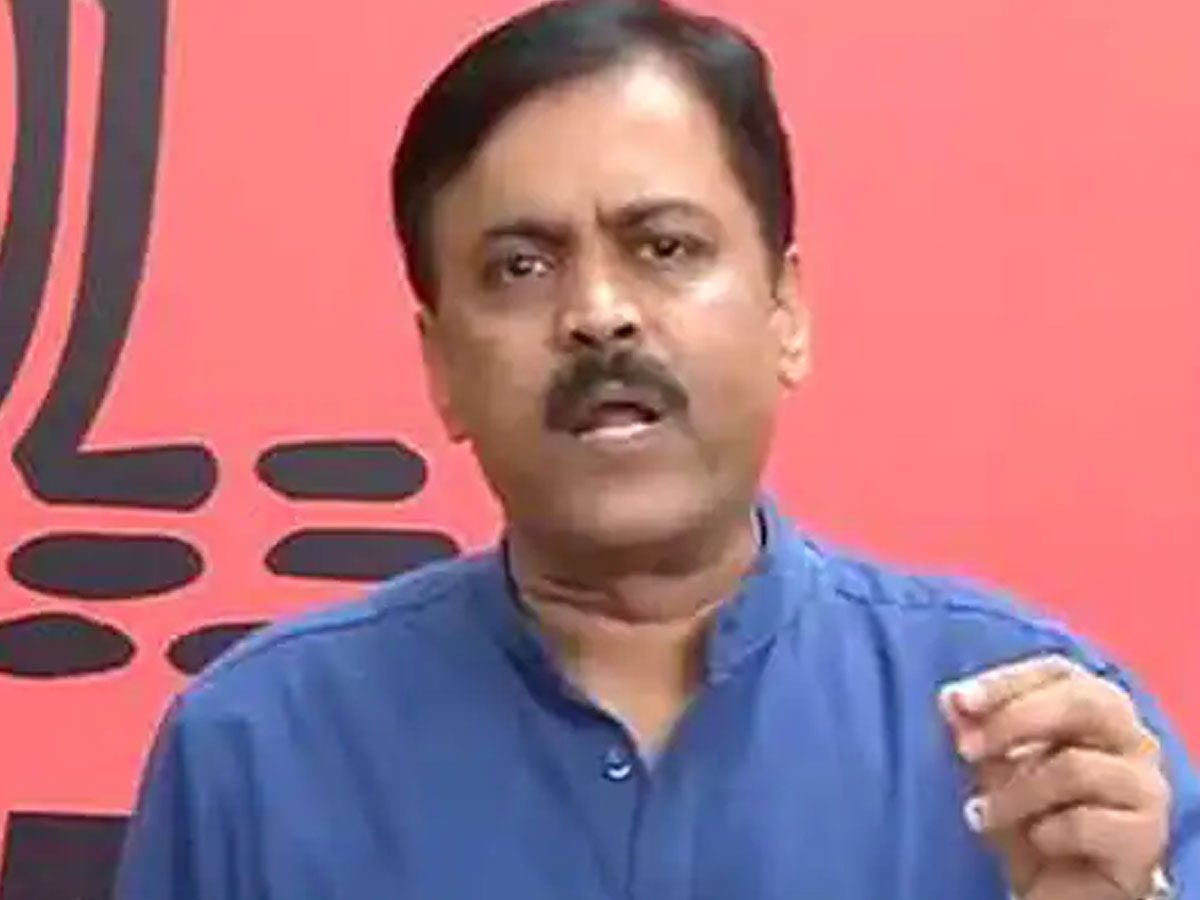 వైసీపీ అభ్యర్థి గురుమూర్తి హిందువా.. కాదా.? : ఎంపీ జీవీఎల్