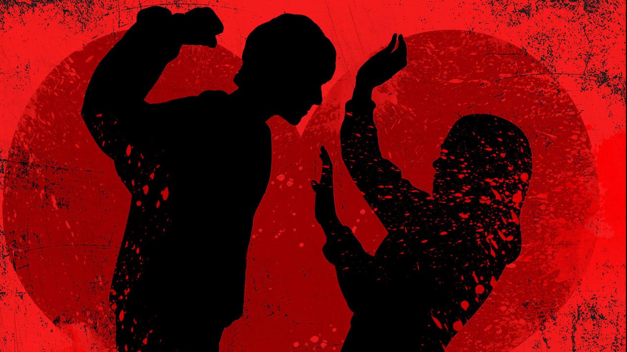 దారుణం : మామిడి కాయలు తెంపారని ఇద్దరు బాలురను చితకబాదారు