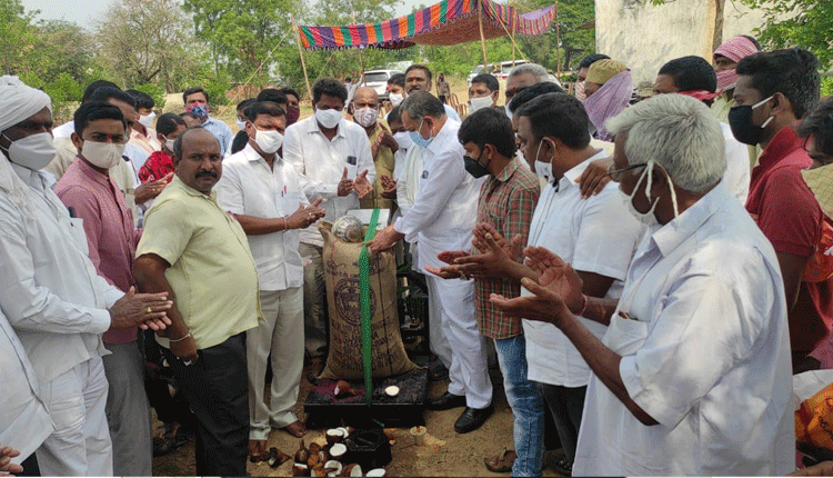 కొనుగోలు కేంద్రాలతోనే రైతులకు మేలు