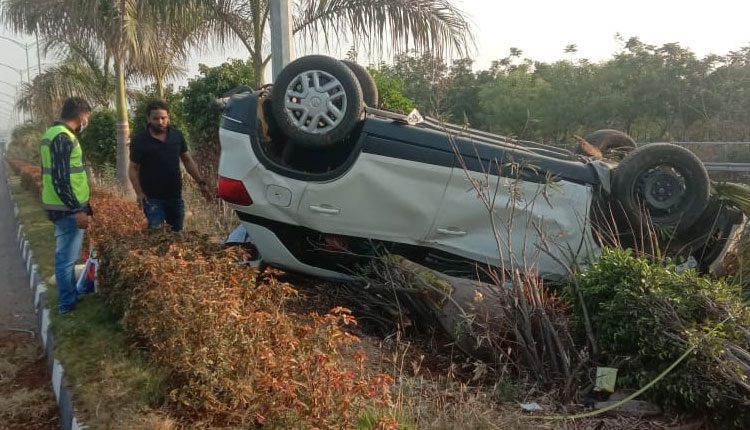 శంషాబాద్ ఔటర్ రింగ్ రోడ్డుపై కారు బోల్తా..