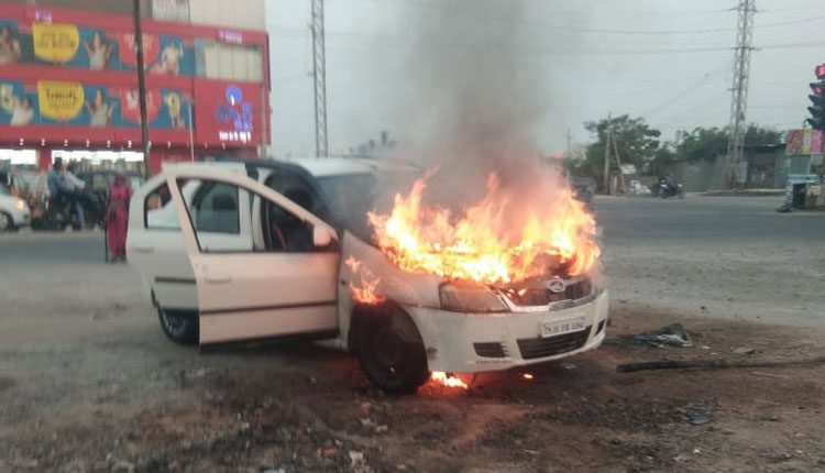 ప్రమాదవశాత్తు కారు దగ్ధం.. తప్పిన ముప్పు