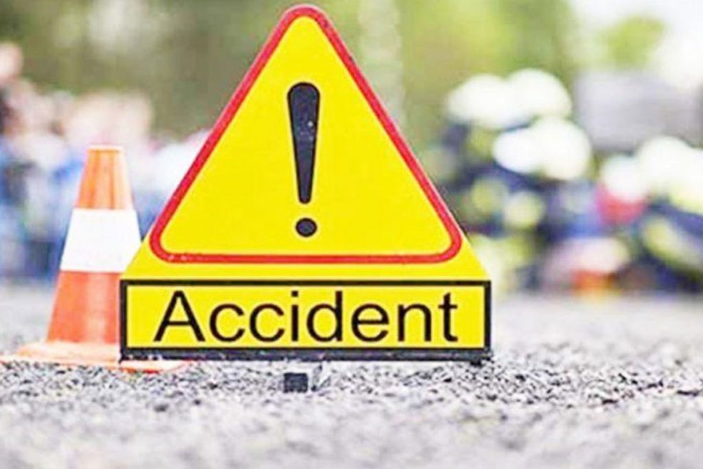 తూర్పు గోదావరిలో రోడ్డు ప్రమాదం.. నలుగురు దుర్మరణం