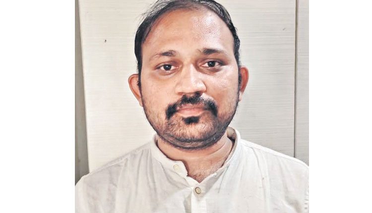 తక్కువ ధరకే కార్లంటూ మోసం