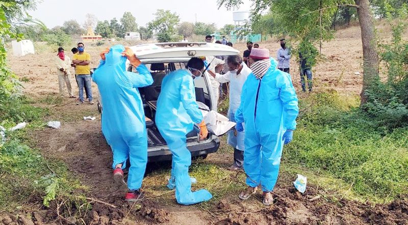 అంతిమయాత్రలో అన్నీ తామై