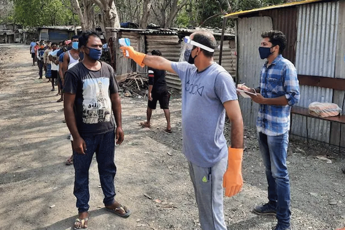 విజృంభిస్తున్న క‌రోనా.. బాధితుల‌కు సేవ‌లందించేందుకు సిద్ధ‌మైన నేవీ