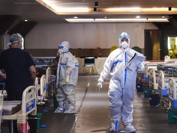 కొవిడ్-19 : భ‌యంతోనే ద‌వాఖాన‌ల‌కు ప‌రుగులు..