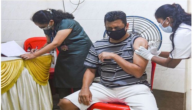 ప్ర‌తి ఒక్క‌రు వ్యాక్సిన్ తీసుకున్నాకే.. ముంబైలో ఆంక్ష‌లు ఎత్తివేత‌
