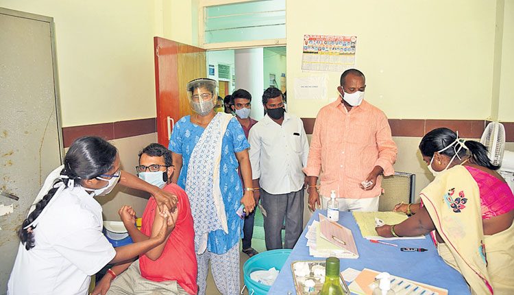 కరోనాపై వాక్సిన్‌ వార్‌