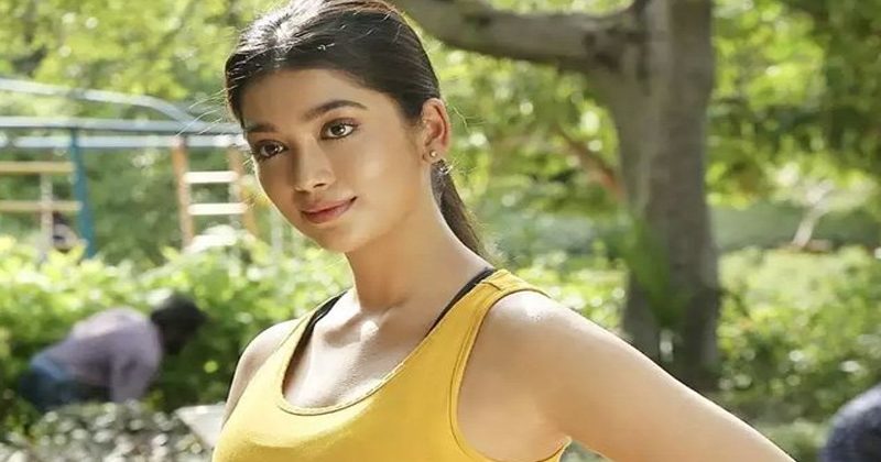 హీరోయిన్‌పై నెమ‌లి దాడి.. వీడియో వైర‌ల్