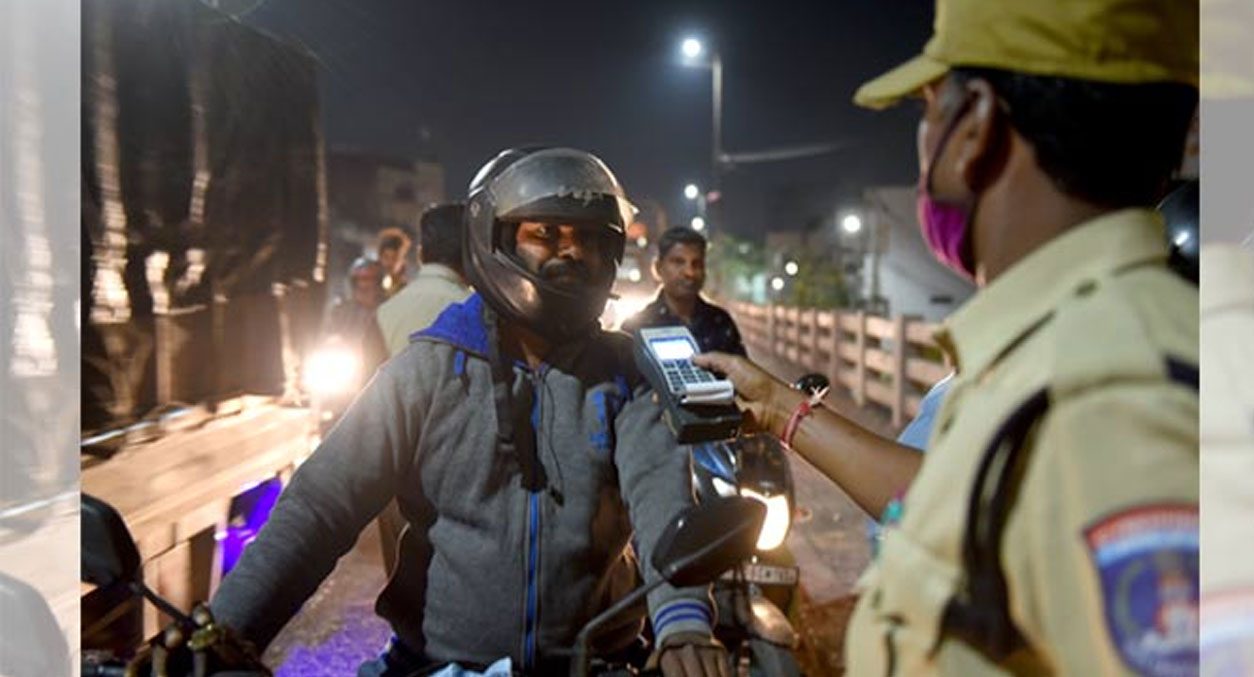 మార్చి నెల‌లో తాగి ప‌ట్టుబ‌డ్డ‌వారు 2 వేల మందిపైనే