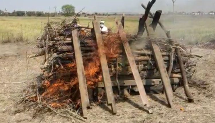 అశ్రు నయనాలతో చందూలాల్‌కు అంతిమ వీడ్కోలు