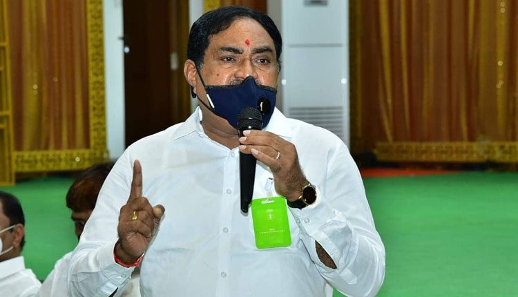 కాంగ్రెస్‌, బీజేపీల‌ను చిత్తుచిత్తుగా ఓడ‌గొట్టాలి : మంత్రి ఎర్ర‌బెల్లి