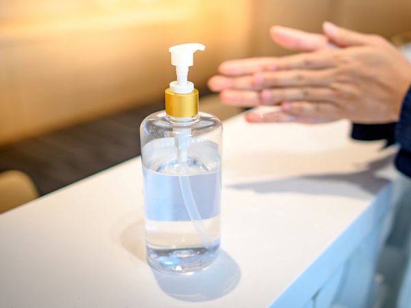 న‌కిలీ శానిటైజ‌ర్ల దందా : ప‌ది నెల‌ల్లో రూ 10 కోట్ల‌కు స్కెచ్!