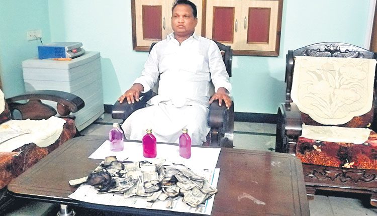 5లక్షల లంచం డబ్బులు కాల్చివేత