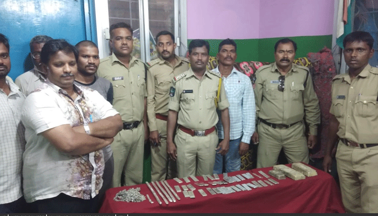 అక్రమంగా తరలిస్తున్న 25 కేజీల వెండి పట్టివేత