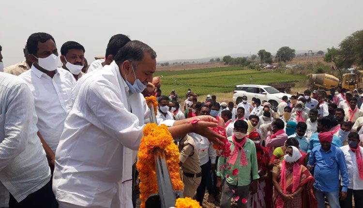 రైతులకు న్యాయం చేస్తాం : ఎమ్మెల్యే గండ్ర