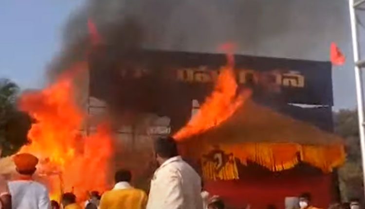 గో మహాగర్జనలో అపశ్రుతి.. సభా వేదికపై గుడారాలు దగ్ధం