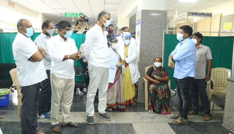 కొవిడ్ టీకా ఓ ర‌క్ష‌ణ క‌వ‌చం.. నిర్ల‌క్ష్యం త‌గ‌దు : మంత్రి హ‌రీశ్‌రావు