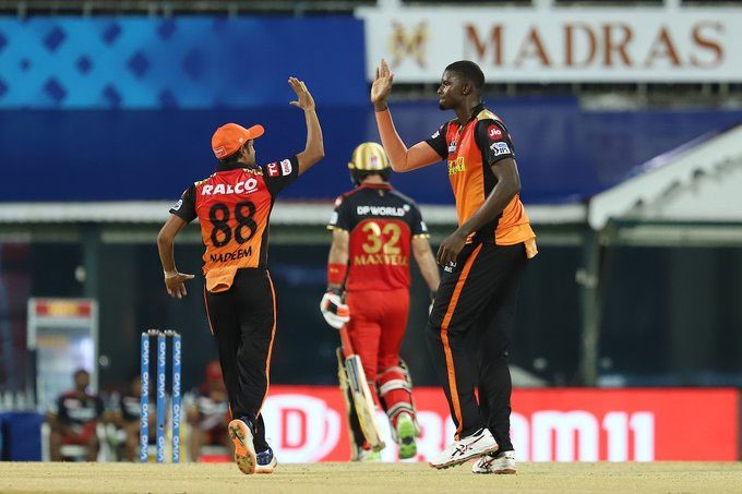 SRH vs RCB:విజయ్‌ శంకర్‌ సూపర్‌ క్యాచ్‌.. విరాట్‌  కోహ్లీ ఔట్‌