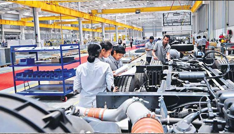 కీలక రంగాలు కుదేలు